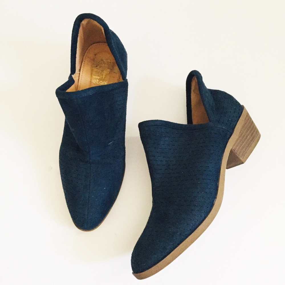 Women's Ankle Boots in Navy Blue